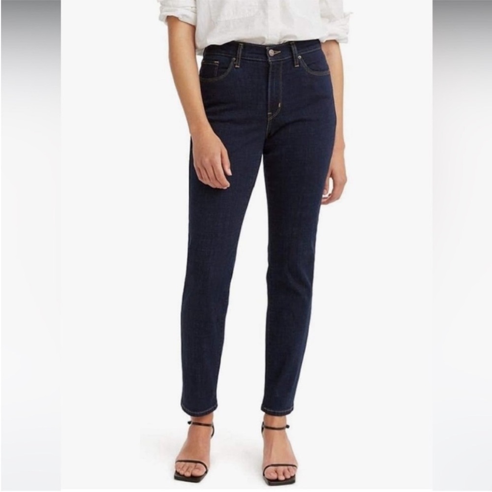 Levi's Women's Straight Leg Jeans in Dark Indigo